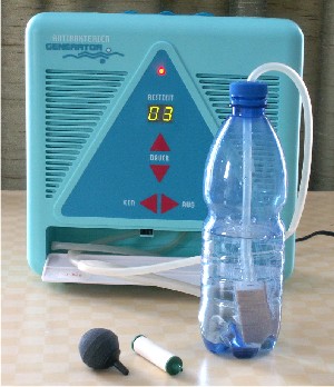 Wasserozonisierung in geschlossener Flasche, verschiedene Perlatoren aus Keramik, Lindenholz; Gerteleistung 200mg Ozon pro Stunde, elektr. Koronaentladung
